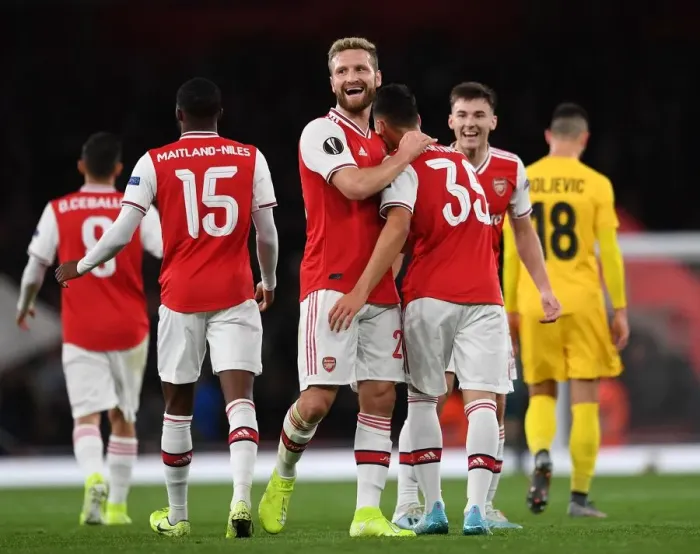 Framed Print : Arsenal's Martinelli Scores Second Goal in Europa League Victory over Standard Liege Framed Print : Arsenal's Martinelli Scores Second Goal in Europa League Victory over Standard Liege