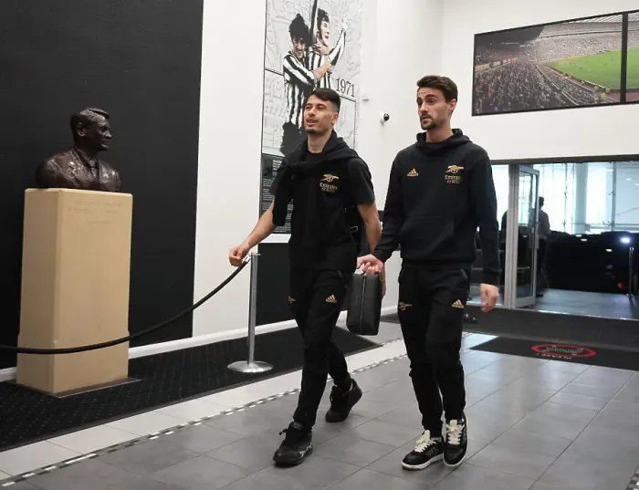 Framed Print : Arsenal's Martinelli and Vieira Prepare for Newcastle Clash in Premier League Showdown (2022-23) Framed Print : Arsenal's Martinelli and Vieira Prepare for Newcastle Clash in Premier League Showdown (2022-23)