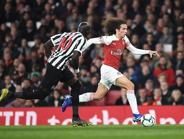 Arsenal's Matteo Guendouzi Outmaneuvers Newcastle's Mo Diame in Premier League Clash