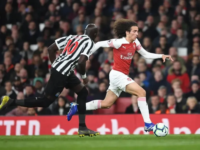 Framed Print : Arsenal's Matteo Guendouzi Outmaneuvers Newcastle's Mo Diame in Premier League Clash Framed Print : Arsenal's Matteo Guendouzi Outmaneuvers Newcastle's Mo Diame in Premier League Clash