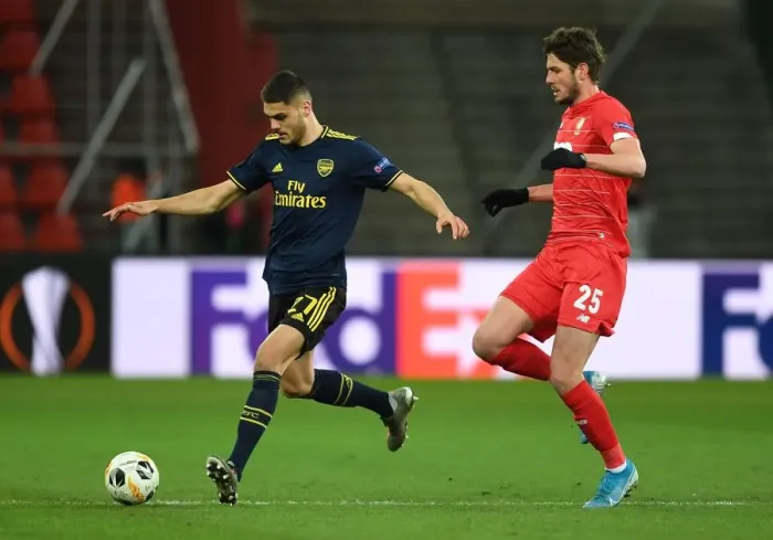 Framed Print : Arsenal's Mavropanos Faces Off Against Standard Liege's Avenatti in Europa League Clash Framed Print : Arsenal's Mavropanos Faces Off Against Standard Liege's Avenatti in Europa League Clash