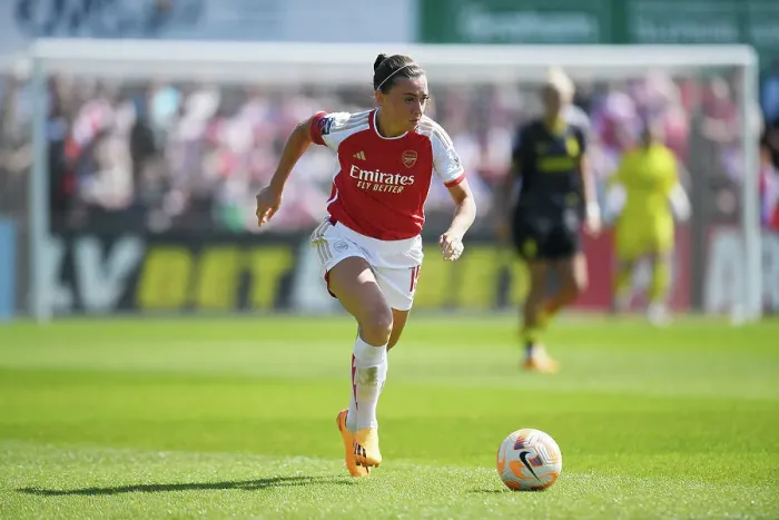 Framed Print : Arsenal's McCabe Shines: FA Women's Super League 2022-23 - Arsenal vs. Aston Villa
