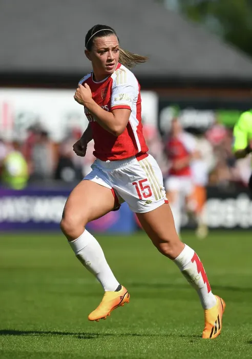 Framed Print : Arsenal's McCabe Stars: FA Women's Super League Victory Over Aston Villa