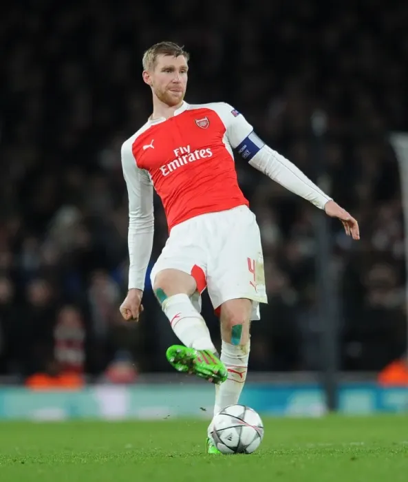 Framed Print : Arsenal's Per Mertesacker in Action Against FC Barcelona, UEFA Champions League 2016 Framed Print : Arsenal's Per Mertesacker in Action Against FC Barcelona, UEFA Champions League 2016