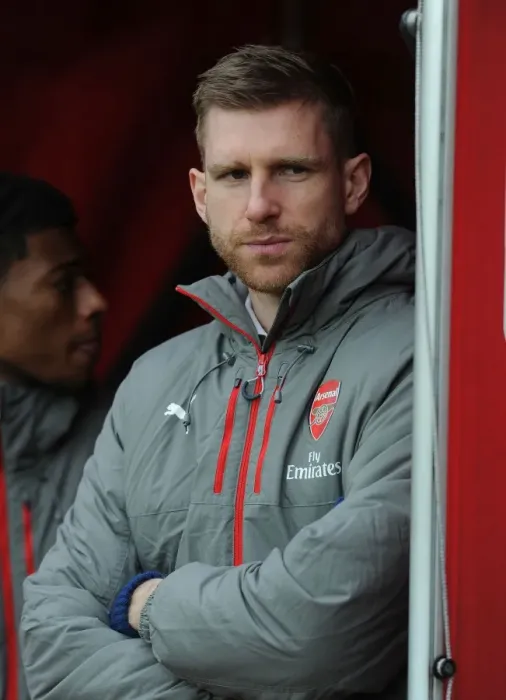 Framed Print : Arsenal's Per Mertesacker Before Arsenal v Hull City, Premier League 2016-17 Framed Print : Arsenal's Per Mertesacker Before Arsenal v Hull City, Premier League 2016-17