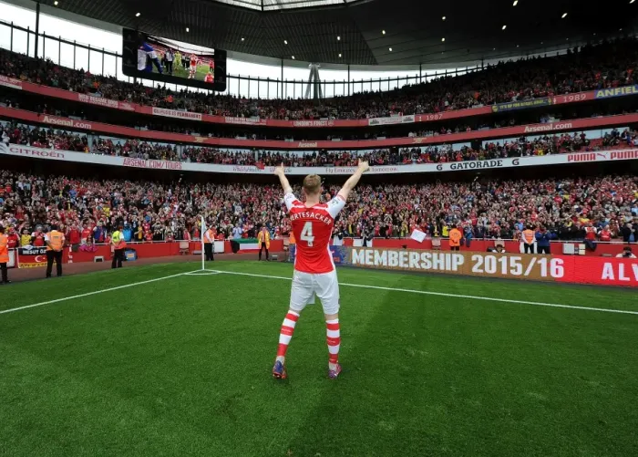 Framed Print : Arsenal's Per Mertesacker Celebrates Premier League Victory with Fans
