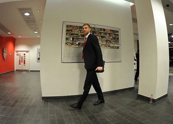 Arsenal's Per Mertesacker Heads to the Changing Room Before FA Cup Match vs Hull City