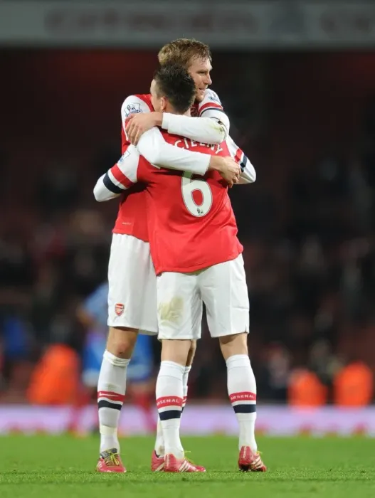 Framed Print : Arsenal's Mertesacker and Koscielny Celebrate Victory Over Hull City, 2013-14 Premier League
