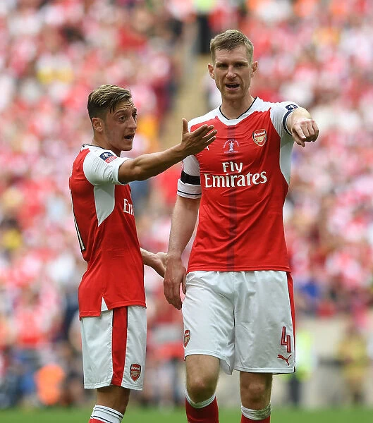 Arsenal's Per Mertesacker and Mesut Ozil during the FA Cup Final against Chelsea, London 2017