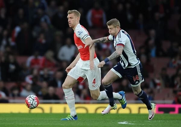 Arsenal's Per Mertesacker Outsmarts James McClean in Thrilling 2015-16 Premier League Showdown