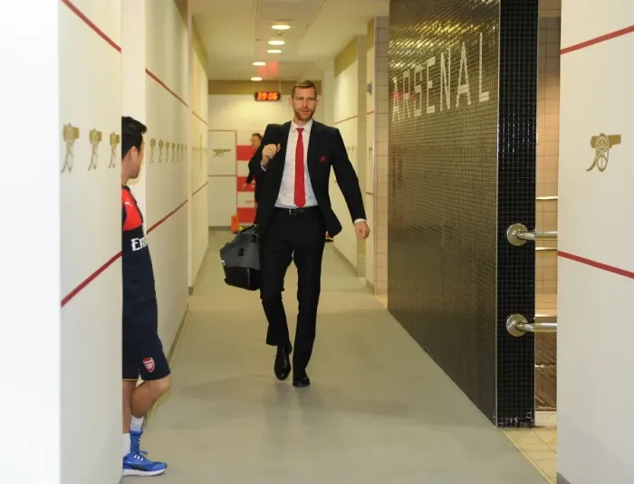 Framed Print : Arsenal's Per Mertesacker: Pre-Match Focus and Determination (Arsenal vs Bournemouth, 2015-16) Framed Print : Arsenal's Per Mertesacker: Pre-Match Focus and Determination (Arsenal vs Bournemouth, 2015-16)