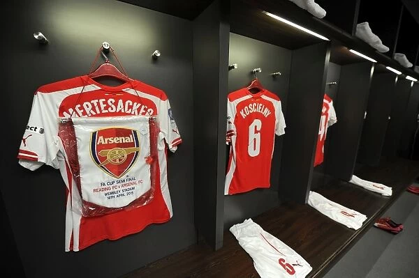 Arsenal's Per Mertesacker: Pre-Match Ritual with Shirt and Pennant (FA Cup Semi-Final, 2015)
