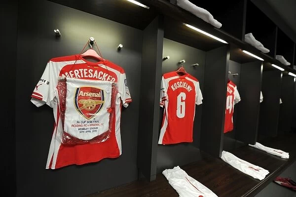 Arsenal's Per Mertesacker: Pre-Match Ritual with Shirt and Pennant (FA Cup Semi-Final vs. Reading, 2015)