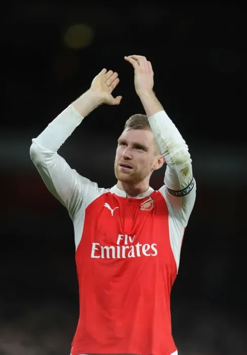 Framed Print : Arsenal's Per Mertesacker Rallies Fans After Arsenal vs Manchester City (2015-16)