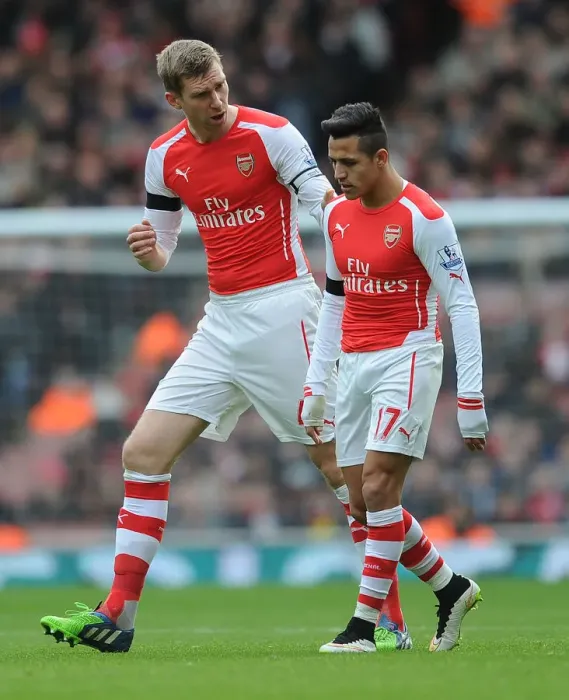Framed Print : Arsenal's Mertesacker and Sanchez in Action against Stoke City (2014-15)