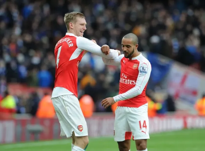 Framed Print : Arsenal's Per Mertesacker and Theo Walcott Celebrate Victory over Leicester City, 2016