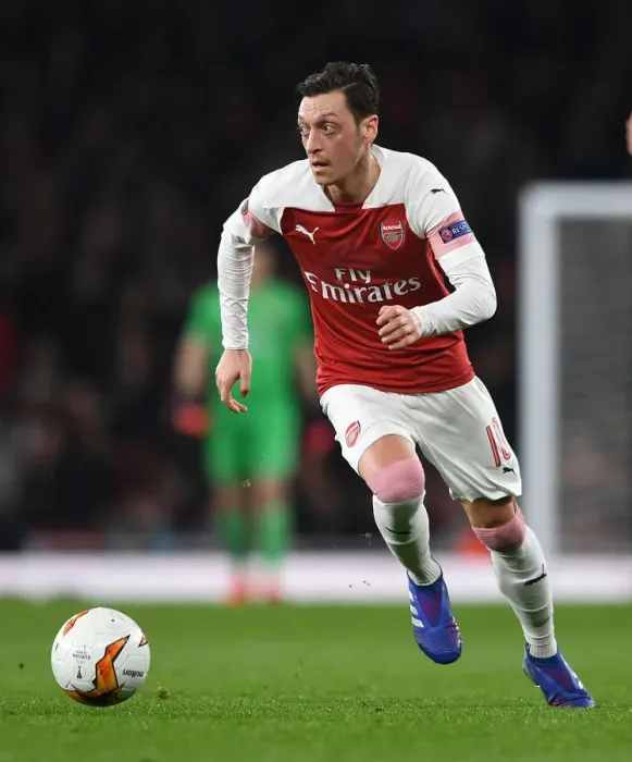 Framed Print : Arsenal's Mesut Ozil in Action against BATE Borisov in the Europa League Round of 32 (2018-19)