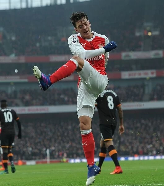 Arsenal's Mesut Ozil in Action against Hull City (Premier League 2016-17)