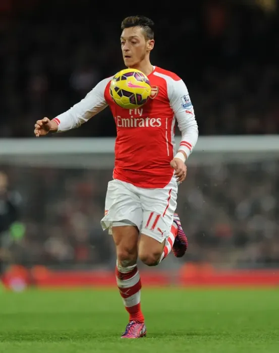 Framed Print : Arsenal's Mesut Ozil in Action against Leicester City, Premier League 2014-15