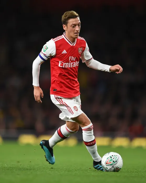 Framed Print : Arsenal's Mesut Ozil in Action against Nottingham Forest in Carabao Cup Third Round