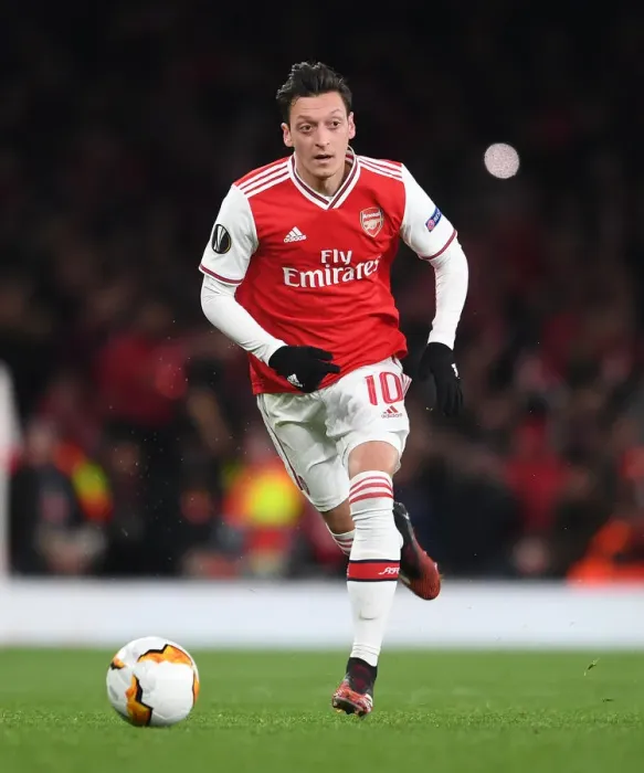 Framed Print : Arsenal's Mesut Ozil in Action against Olympiacos in the Europa League Round of 32 (2019-20)
