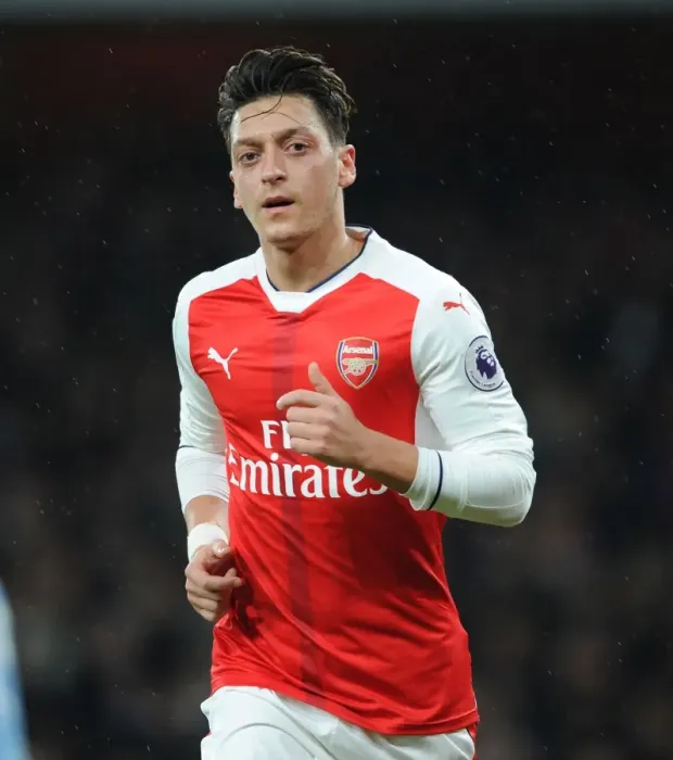 Framed Print : Arsenal's Mesut Ozil in Action against Stoke City (Premier League 2016-17)