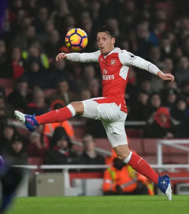 Framed Print : Arsenal's Mesut Ozil in Action against Watford - Premier League 2016-17 Framed Print : Arsenal's Mesut Ozil in Action against Watford - Premier League 2016-17