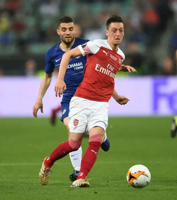 Framed Print : Arsenal's Mesut Ozil Chased by Mateo Kovacic in UEFA Europa League Final vs Chelsea, Baku 2019
