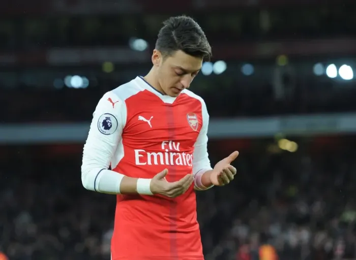 Framed Print : Arsenal's Mesut Ozil: Pre-match Focus at Emirates Stadium (vs Stoke City, 2016-17) Framed Print : Arsenal's Mesut Ozil: Pre-match Focus at Emirates Stadium (vs Stoke City, 2016-17)
