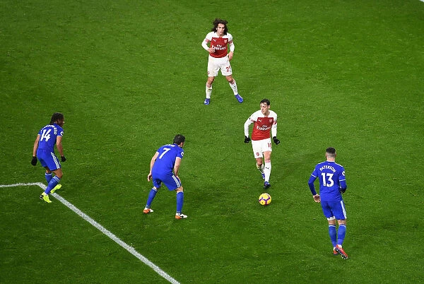 Arsenal's Mesut Ozil Slices Through Cardiff Defense in Premier League Clash (Arsenal v Cardiff City, 2018-19)