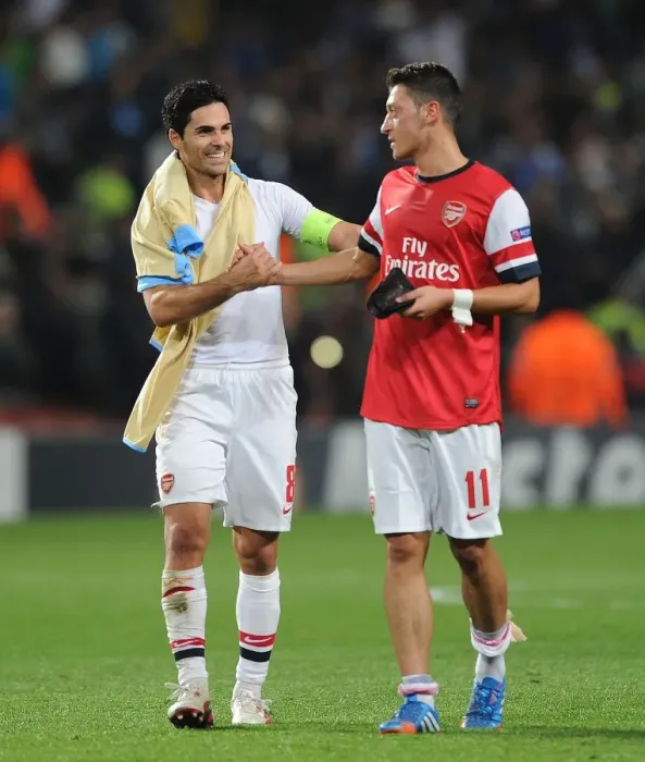 Framed Print : Arsenal's Midfield Dynamos: Arteta and Ozil in Action (2013-14)