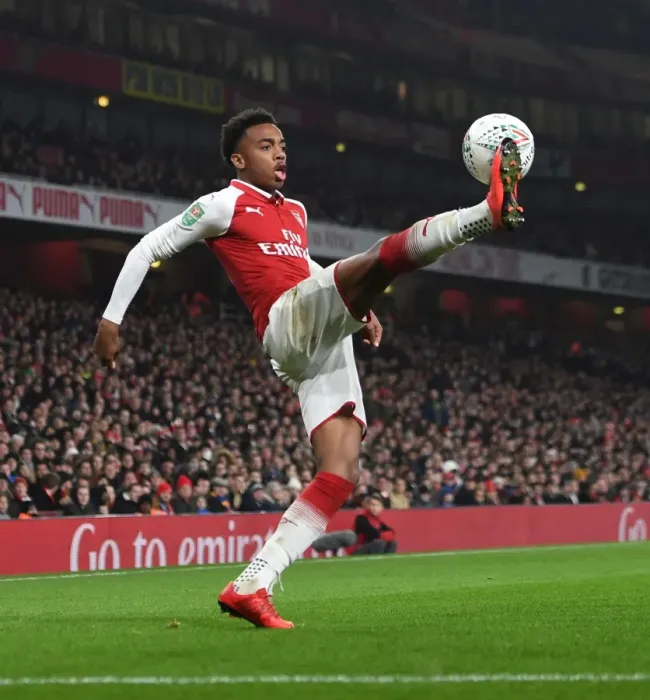 Framed Print : Arsenal's Midfield Sensation Joe Willock Dazzles in Carabao Cup Quarters Against West Ham