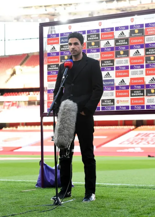 Framed Print : Arsenal's Mikel Arteta Ahead of Arsenal v Everton Premier League Clash at Emirates Stadium
