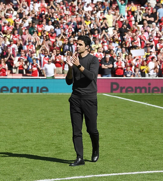 Arsenal's Mikel Arteta Celebrates with Fans after Victory over Leeds United, Premier League 2021-22