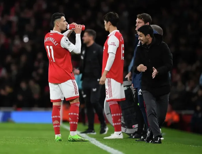 Framed Print : Arsenal's Mikel Arteta Coaches Gabriel Martinelli Amidst Newcastle United Tussle (2022-23)