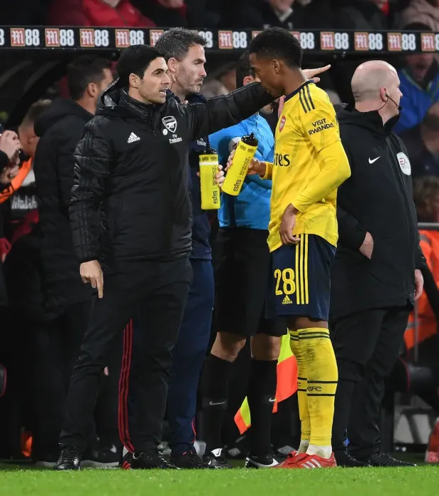 Framed Print : Arsenal's Mikel Arteta Coaches Joe Willock Amid FA Cup Tension: AFC Bournemouth vs Arsenal