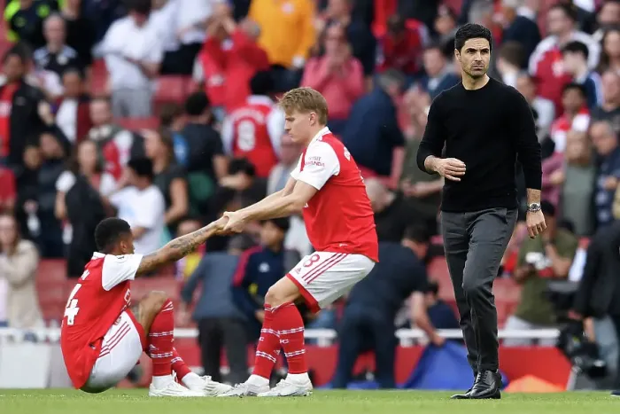 Framed Print : Arsenal's Mikel Arteta Consoles Reiss Nelson: Arsenal FC vs Brighton & Hove Albion, Premier League 2022-23