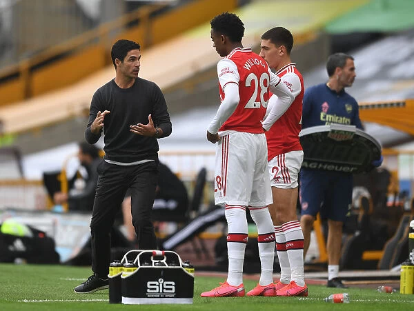 Arsenal's Mikel Arteta Gives Instructions to Joe Willock and Hector Bellerin during Wolverhampton Wanderers vs Arsenal, Premier League 2019-2020