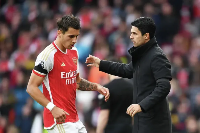 Framed Print : Arsenal's Mikel Arteta Interacts with Jakub Kiwior: Arsenal FC vs Sheffield United, Premier League 2023-24 Framed Print : Arsenal's Mikel Arteta Interacts with Jakub Kiwior: Arsenal FC vs Sheffield United, Premier League 2023-24