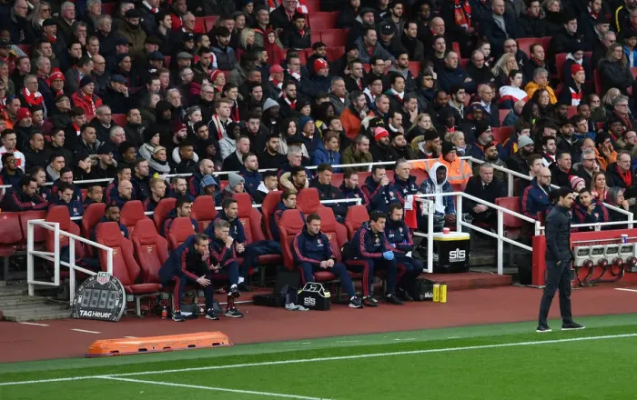 Framed Print : Arsenal's Mikel Arteta Leads Team Against Everton in Premier League Showdown