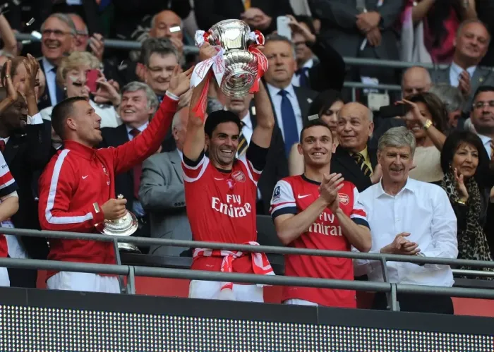 Framed Print : Arsenal's Mikel Arteta Lifts FA Cup After Arsenal v Hull City Final Victory