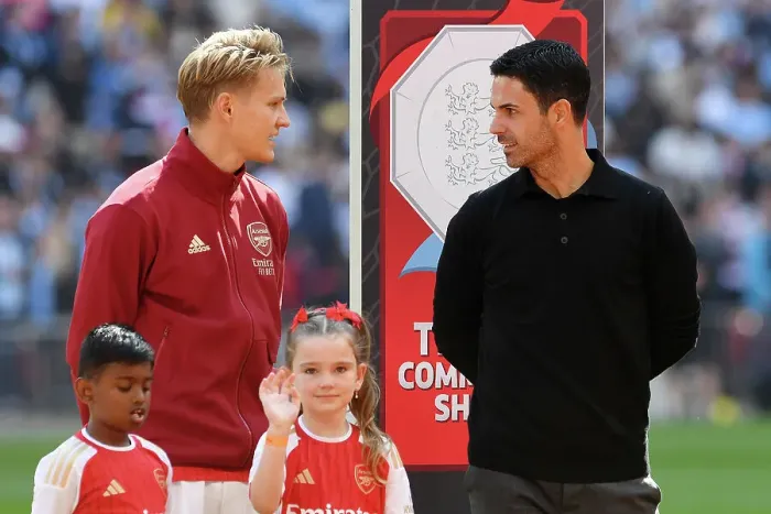 Framed Print : Arsenal's Mikel Arteta and Martin Odegaard Pre-Match Interaction at 2023-24 Community Shield vs Manchester City