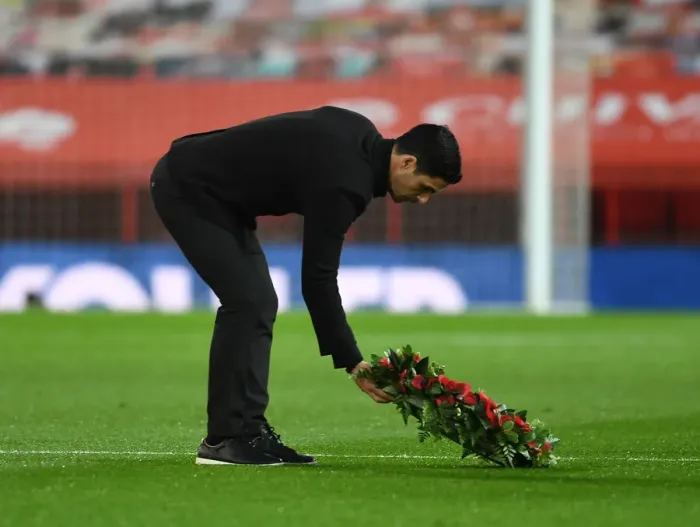 Framed Print : Arsenal's Mikel Arteta Pays Tribute at Empty Old Trafford for Remembrance Day - Manchester United vs Arsenal (2020-21) Framed Print : Arsenal's Mikel Arteta Pays Tribute at Empty Old Trafford for Remembrance Day - Manchester United vs Arsenal (2020-21)