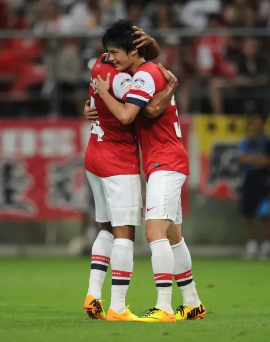 Framed Print : Arsenal's Miyaichi and Walcott Celebrate Goal in Nagoya Grampus Match, 2013