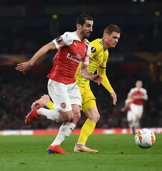 Framed Print : Arsenal's Mkhitaryan Faces Off Against BATE's Filipovic in Europa League Clash Framed Print : Arsenal's Mkhitaryan Faces Off Against BATE's Filipovic in Europa League Clash