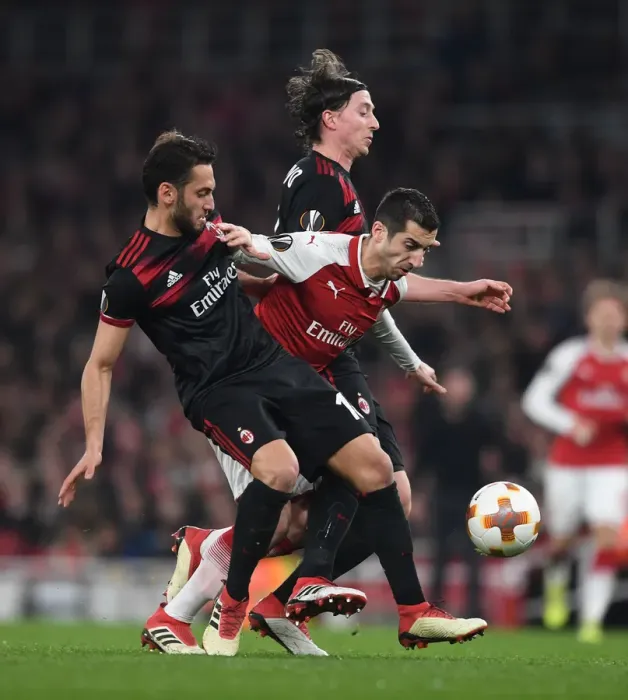 Framed Print : Arsenal's Mkhitaryan Goes Head-to-Head with Calhanoglu and Montolivo of AC Milan in Europa League Showdown