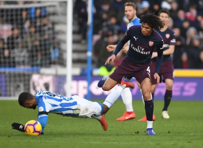 Framed Print : Arsenal's Mo Elneny vs. Huddersfield's Elias Kachunga: A Premier League Battle