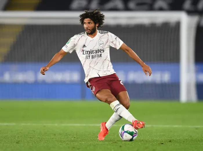 Framed Print : Arsenal's Mohamed Elneny in Action: Leicester City vs. Arsenal - Carabao Cup Showdown