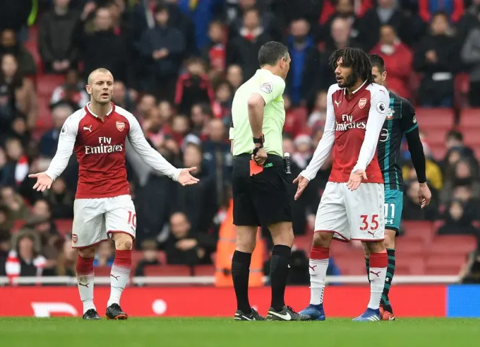 Framed Print : Arsenal's Mohamed Elneny Dismissed with Red Card by Referee Andre Marriner (2017-18)