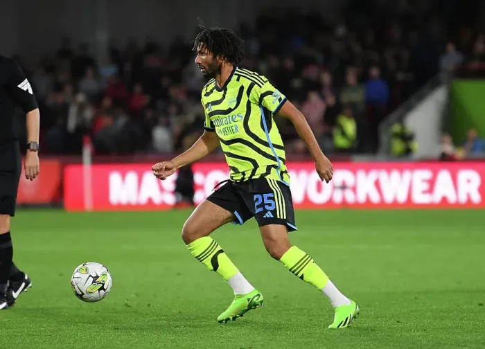 Framed Print : Arsenal's Mohamed Elneny Shines: Overpowering Brentford in 2023-24 Carabao Cup Clash